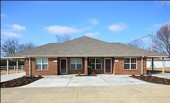 Lock Six Apartments in Killen, AL - Building Photo
