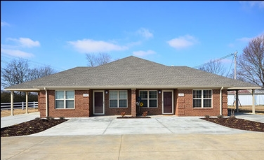 Lock Six Apartments in Killen, AL - Foto de edificio