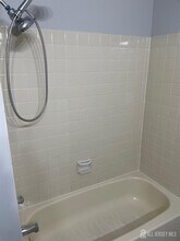 118 Keystone Ct in Woodbridge Township, NJ - Foto de edificio - Building Photo