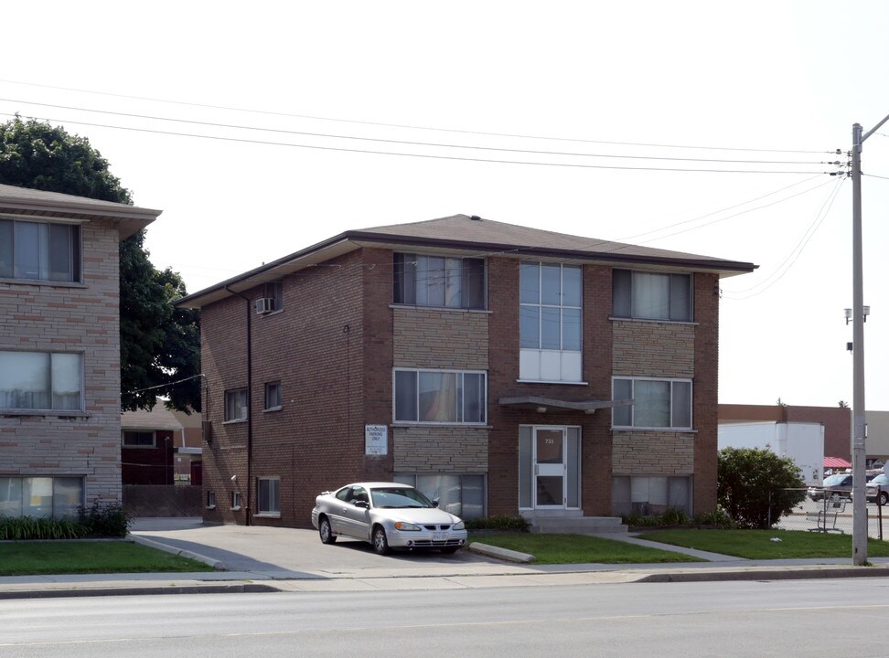731 Upper James St in Hamilton, ON - Building Photo