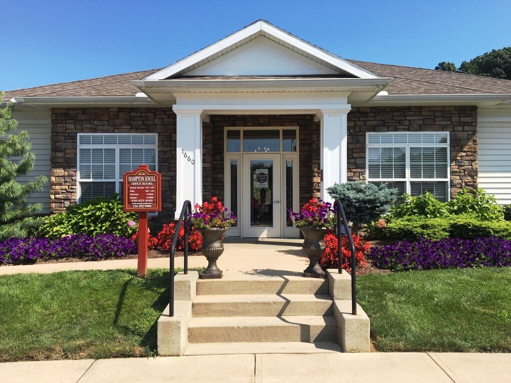 Hampton Knoll Apartments in Akron, OH