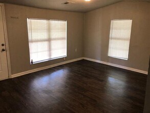 3343 Topeka Ave in Dallas, TX - Building Photo - Building Photo