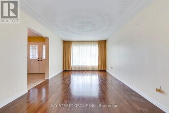 55 Milano Ct in Hamilton, ON - Building Photo - Building Photo