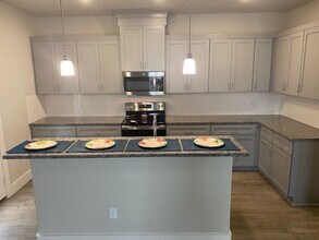 676 The Cottages in Godley, TX - Building Photo - Building Photo