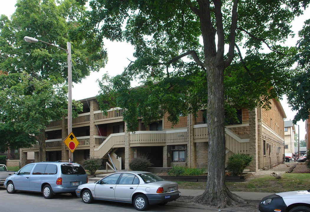 170-188 W 9th Ave in Columbus, OH - Building Photo