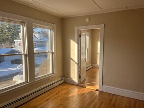 1 Heath St, Unit Apt B in Waterville, ME - Foto de edificio - Building Photo