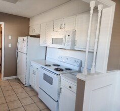 7769 Adrian Dr in Fayetteville, NC - Foto de edificio - Building Photo