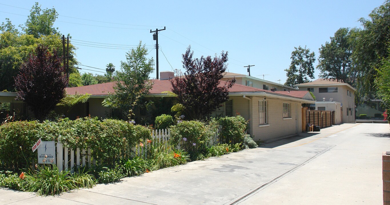 1325 S Alta Vista Ave in Monrovia, CA - Building Photo