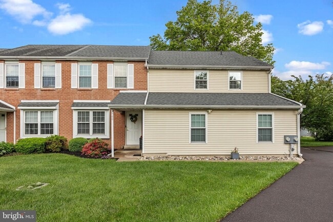 560B Thrush Ct in Yardley, PA - Building Photo - Building Photo