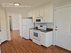 837 Chapel Dr in Fuquay Varina, NC - Building Photo - Building Photo