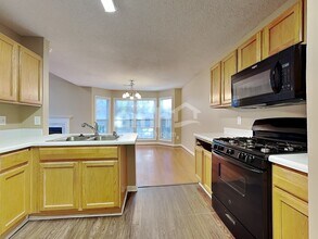 4220 Lake Woodard Dr in Raleigh, NC - Foto de edificio - Building Photo