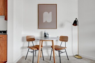 362 Bellevue Way NE in Bellevue, WA - Building Photo - Building Photo