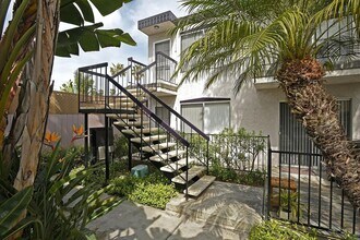 1114 Thomas Ave-Unit -1114 Thomas in San Diego, CA - Building Photo - Building Photo