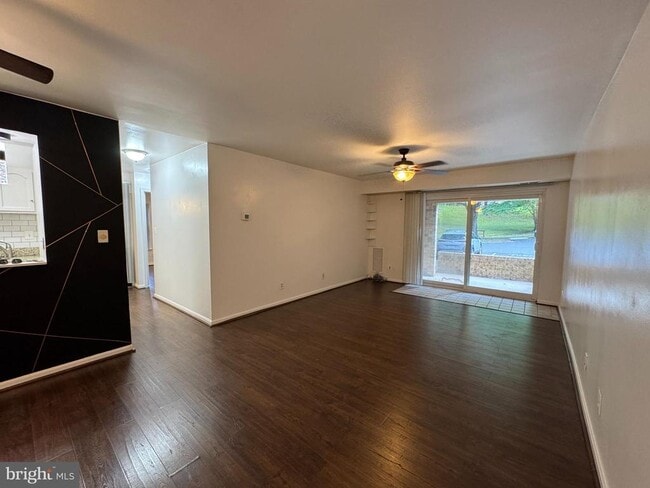 property at 5916 Cove Landing Rd