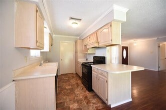 8945 Flicker Ln in Dallas, TX - Building Photo - Building Photo