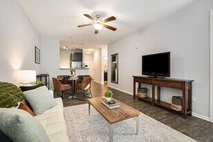 Knapp's Corner Flats in Grand Rapids, MI - Building Photo