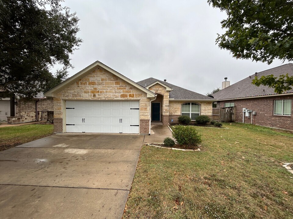 4113 Cedar Creek Court in College Station, TX - Building Photo