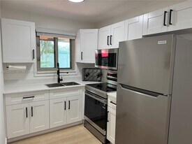 4518 SW 33rd Ave in Fort Lauderdale, FL - Building Photo