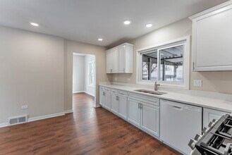 125 S Main St in Montgomery, IL - Building Photo - Building Photo