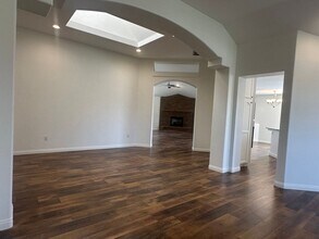 10407 Loughton Ave in Bakersfield, CA - Building Photo - Building Photo