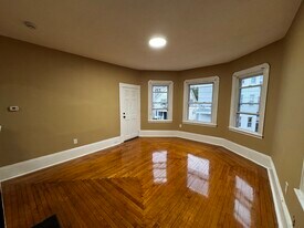 136 Nye St, Unit 1 in New Bedford, MA - Building Photo