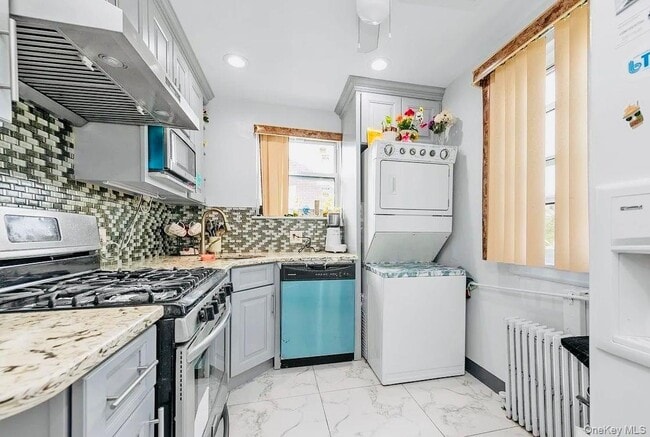 245-24-245-77 77th Crescent in Queens, NY - Building Photo - Building Photo