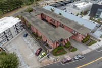 The Antoinette Apartments in South San Francisco, CA - Foto de edificio - Building Photo