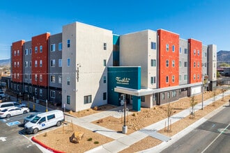 Farolito Senior Apartments in Albuquerque, NM - Foto de edificio - Building Photo