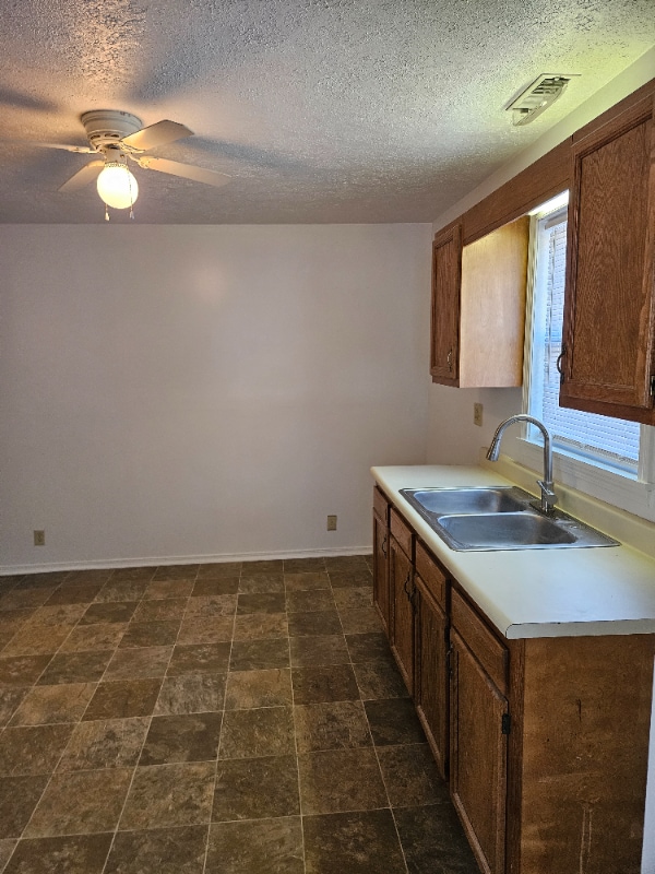 2124 W Jackson St in Muncie, IN - Foto de edificio - Building Photo