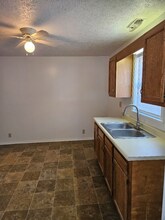 2124 W Jackson St, Unit 2124 back apt in Muncie, IN - Building Photo - Building Photo