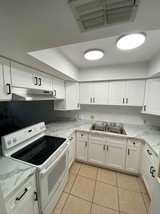 916 Buccaneer Dr in Lakeland, FL - Building Photo