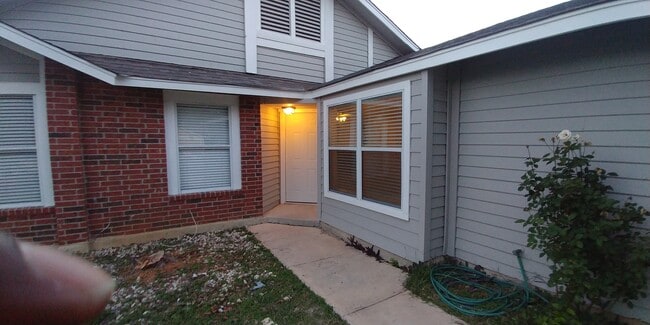 7729 Ridge Mist Dr in San Antonio, TX - Building Photo - Building Photo