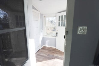 8 Vivian St in Waterford, CT - Building Photo - Building Photo