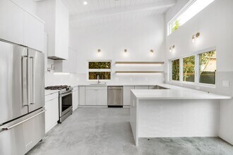2723 Burkshire Ave in Los Angeles, CA - Building Photo - Building Photo