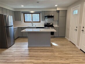 4 Apple Orchard Ln in Smithfield, RI - Building Photo - Building Photo