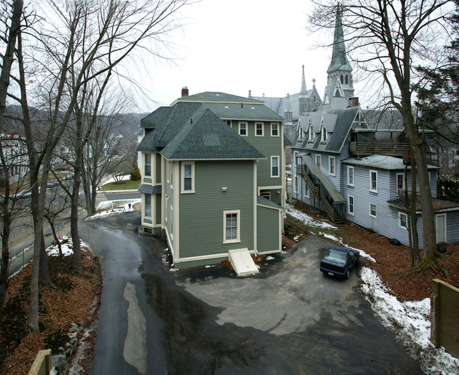 Huntington House Condominium in Norwich, CT - Building Photo - Building Photo