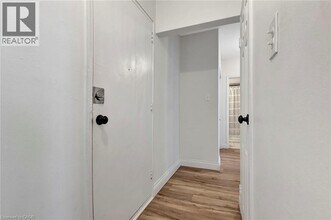 37 Mericourt Rd in Hamilton, ON - Building Photo - Building Photo