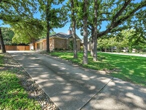 1 Creekmere Dr in Roanoke, TX - Building Photo - Building Photo