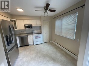 315 Highland Way in Port Moody, BC - Building Photo - Building Photo