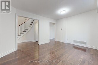 43 Chiswick Crescent in Aurora, ON - Building Photo - Building Photo