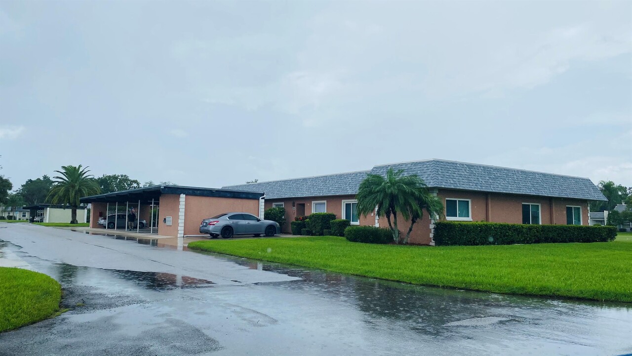 9609 Midiron Ct in New Port Richey, FL - Building Photo