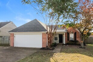 6957 Raleigh Lagrange Rd in Cordova, TN - Building Photo