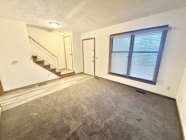 5945 Frank Ave NW in North Canton, OH - Foto de edificio - Building Photo