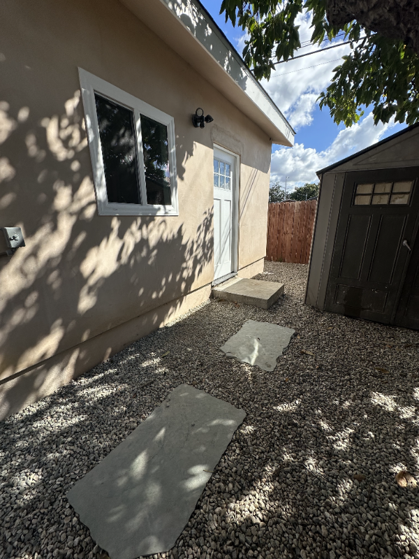 352 Clela Ave-Unit -A in East Los Angeles, CA - Foto de edificio - Building Photo