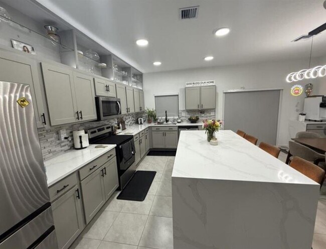 845 NW 3rd Way in Pompano Beach, FL - Building Photo - Building Photo