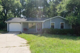969 Dixie St in Crestview, FL - Building Photo