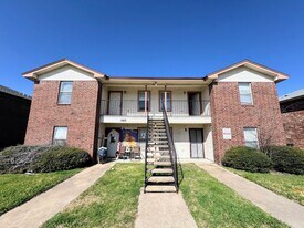 1003 Circle M Dr, Unit Apt B in Killeen, TX - Building Photo