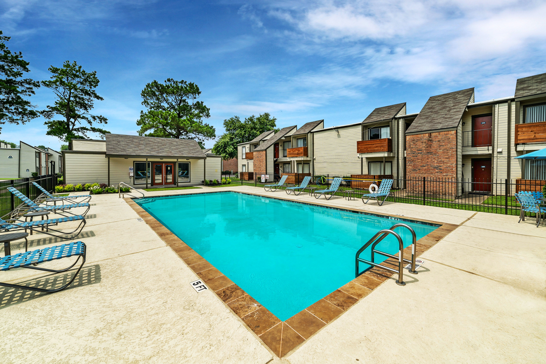 Aspen Apartments in Houston, TX - Building Photo