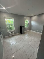319 W 28th St in Miami Beach, FL - Building Photo