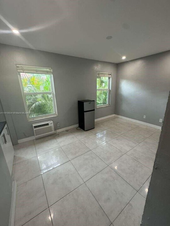 319 W 28th St in Miami Beach, FL - Building Photo